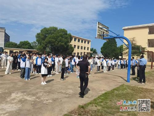 廬山市蓼花中學開展防暴演練 組圖